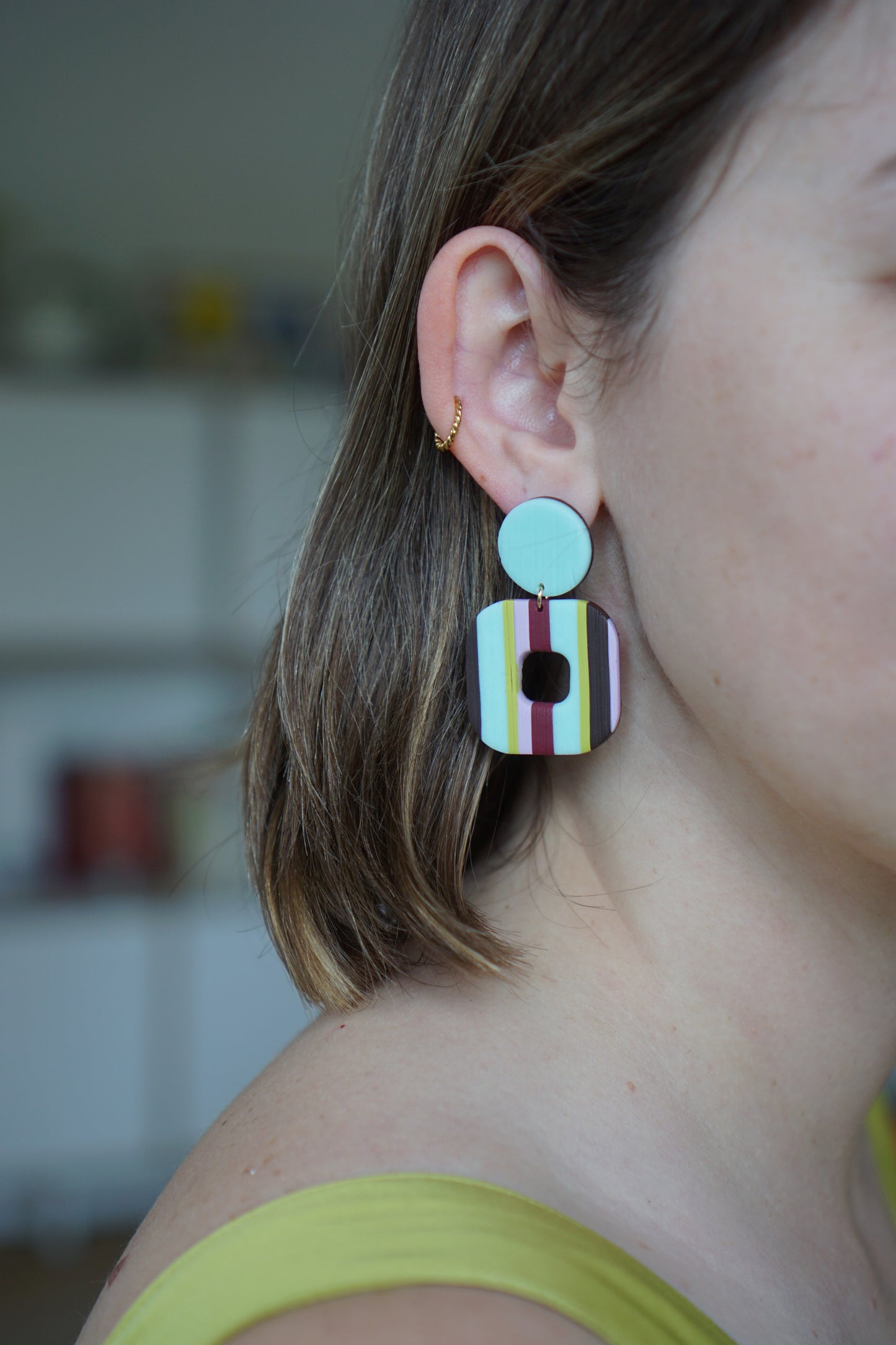 Statement striped rectangle