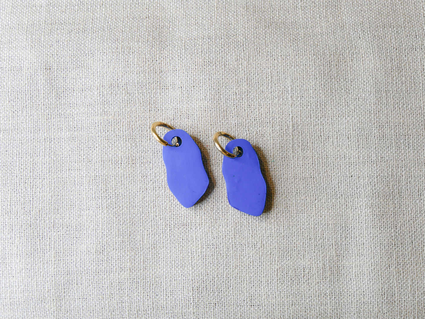 Blue bordeaux hanger