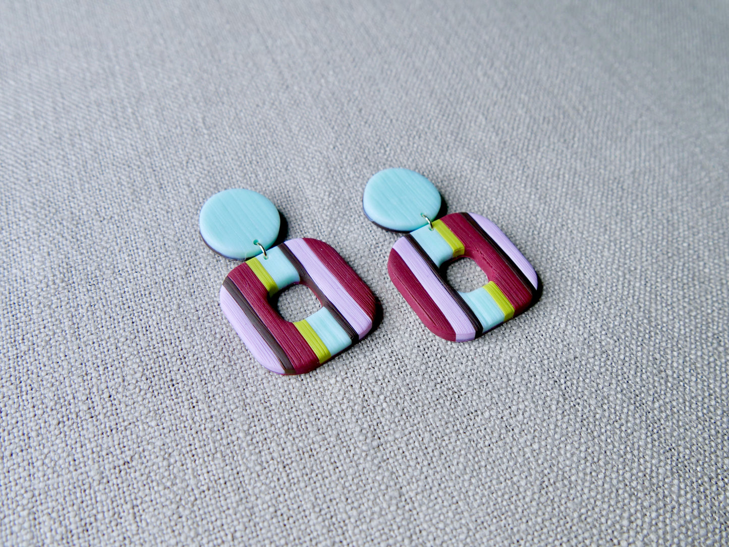 Statement striped rectangle