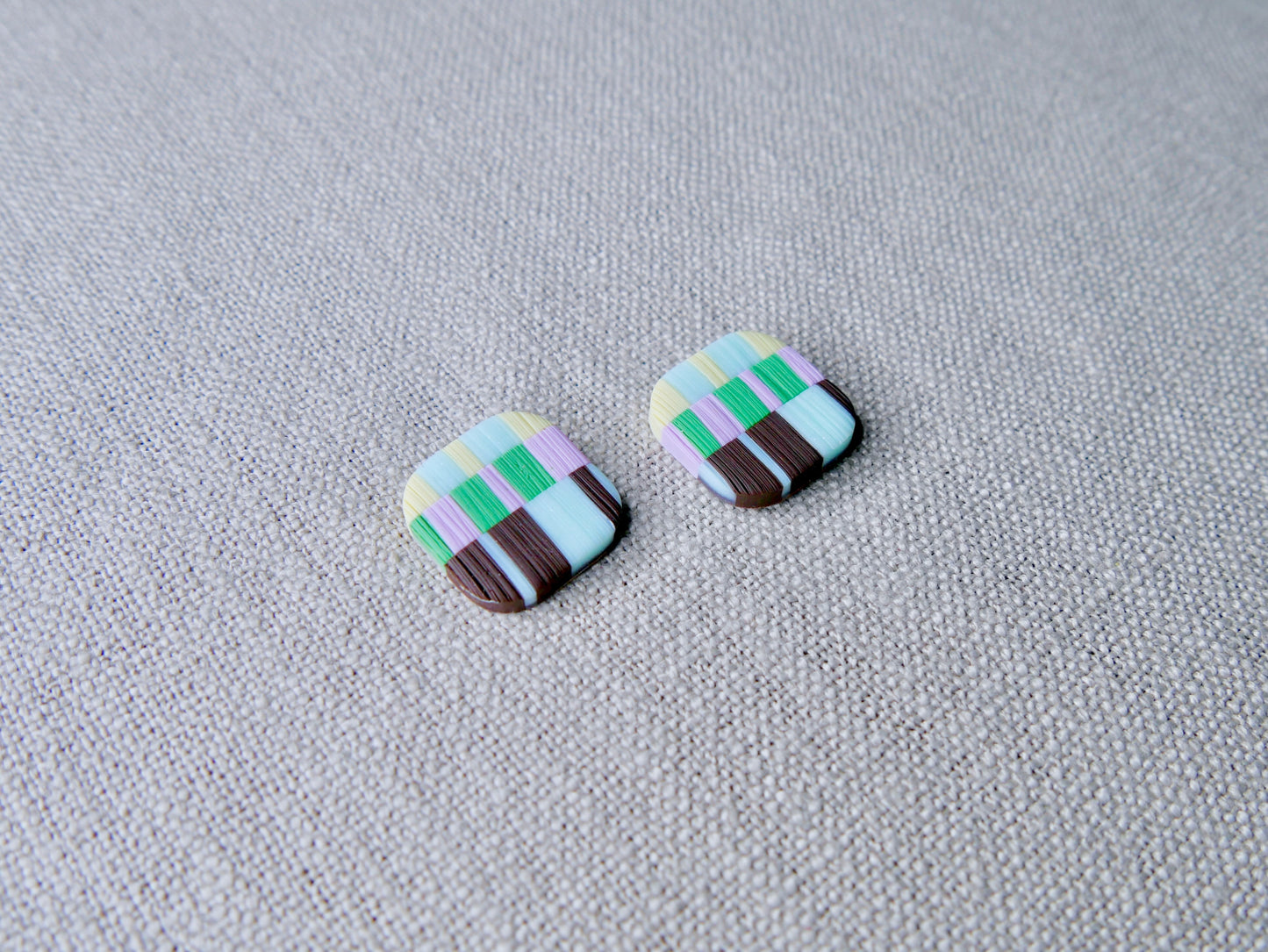 Striped stud