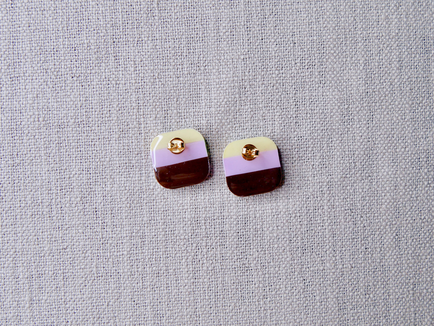 Striped stud