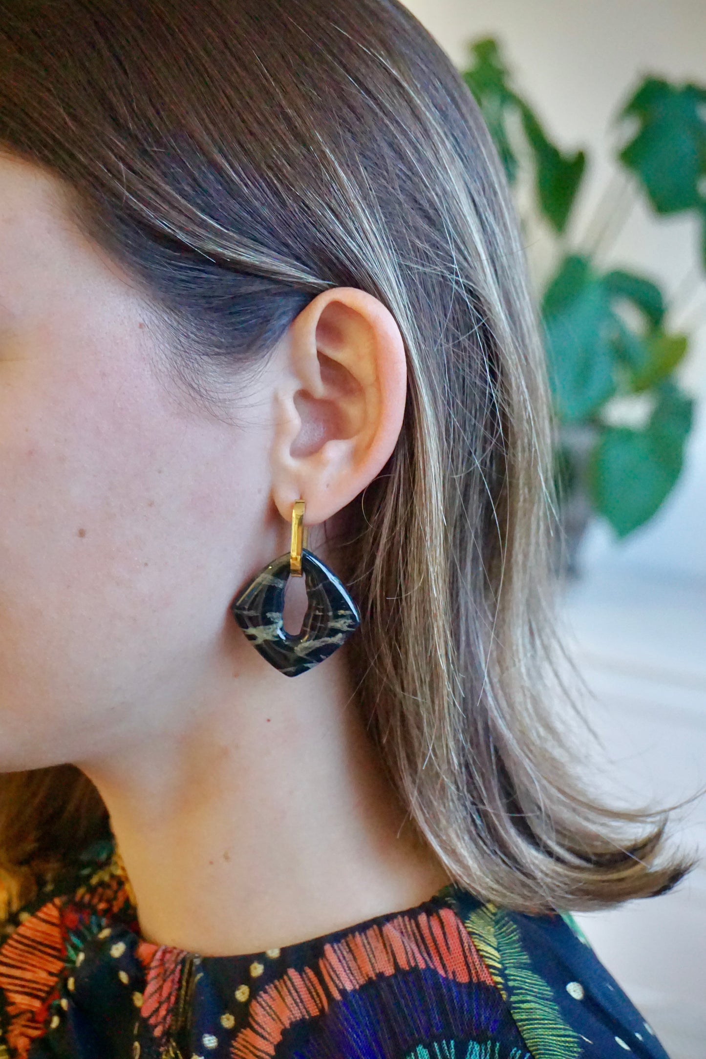 Black marble hangers