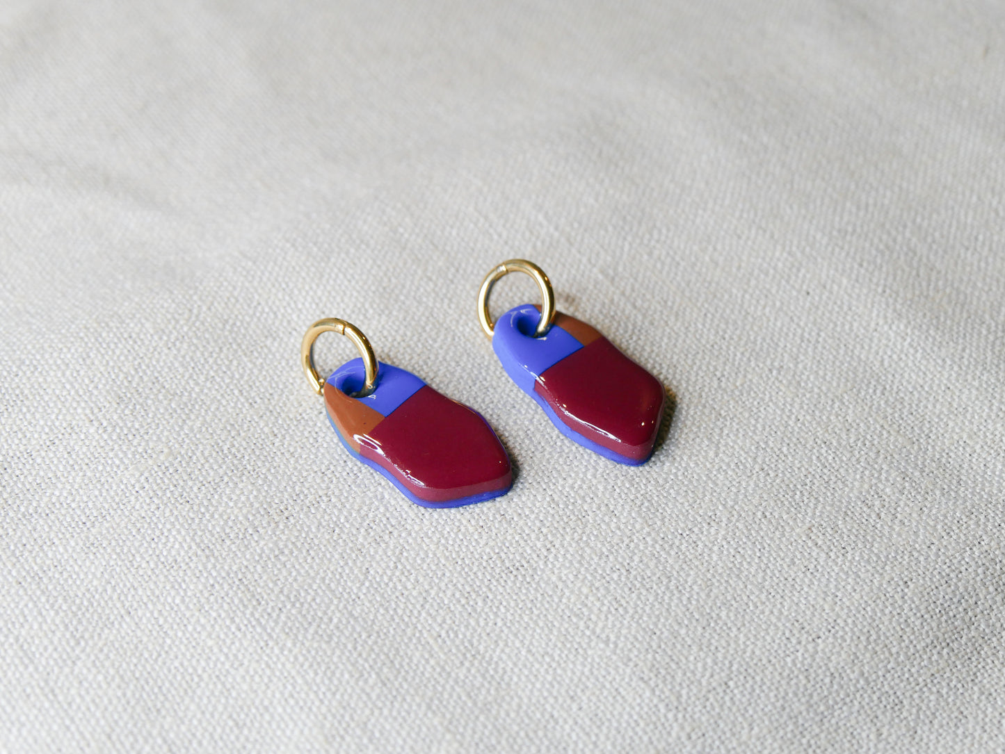 Blue bordeaux hanger